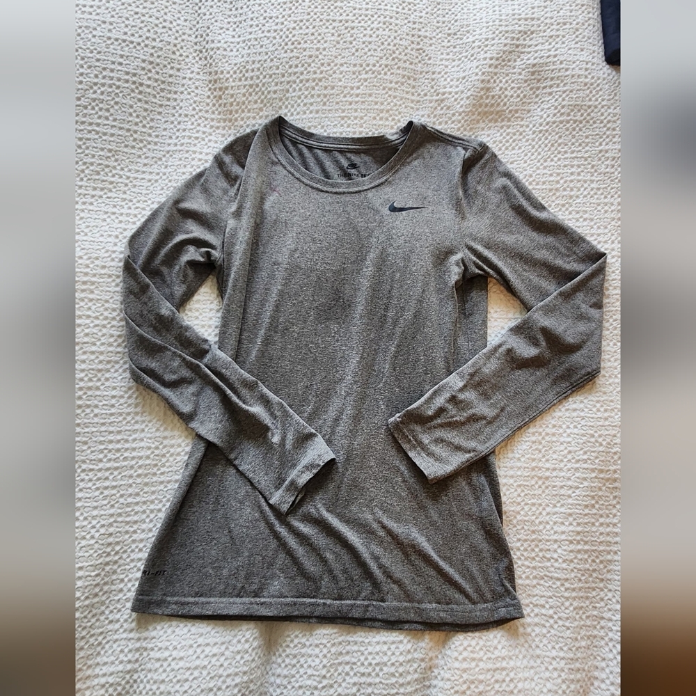 Nike Women's Gray Long Sleeve Top